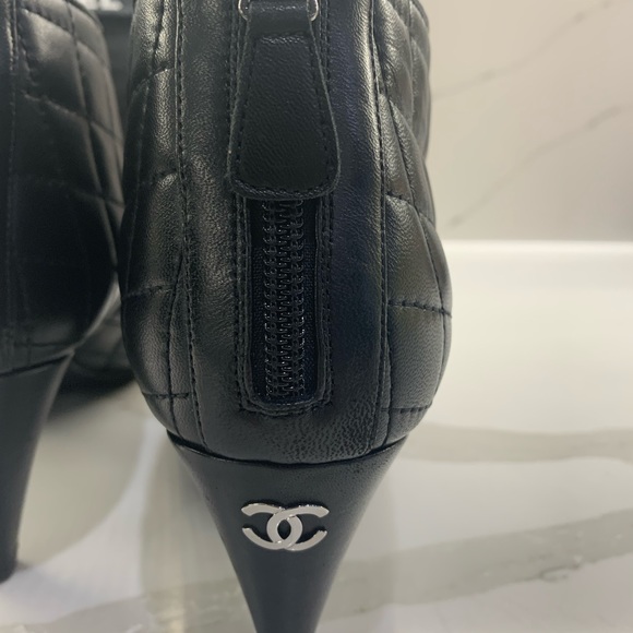 Chanel booties size 40 color black with silver cc new soles - Picture 5 of 13